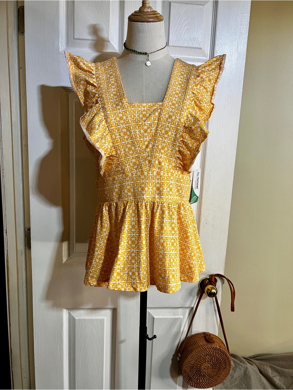 New‎ Lands End Wms Yellow Motif Print  Cotton Tencel Flutter Sleeve Peplum Top L